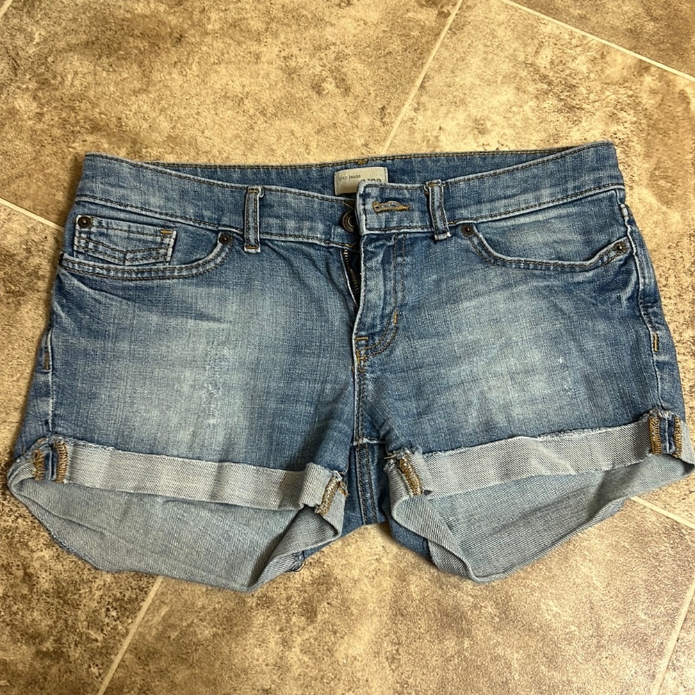 Women’s gap jean shorts, size 6